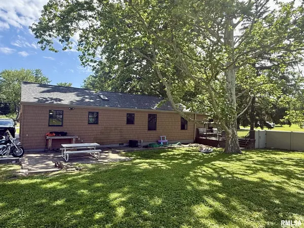 27 CIRCLE DR, Springfield, IL 62703