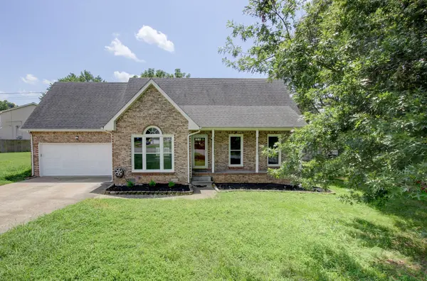 180 Kings Deer Dr, Clarksville, TN 37042