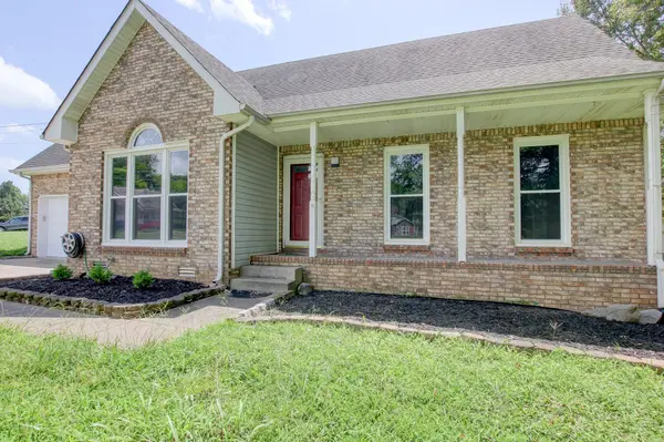 180 Kings Deer Dr, Clarksville, TN 37042