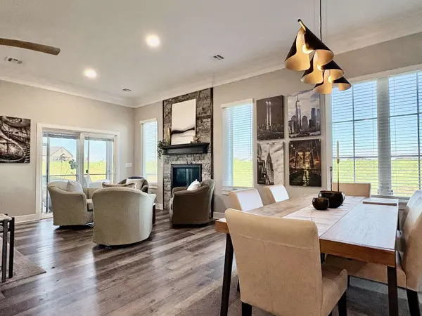1522 N Emerald Valley Dr, Mulvane, KS 67110