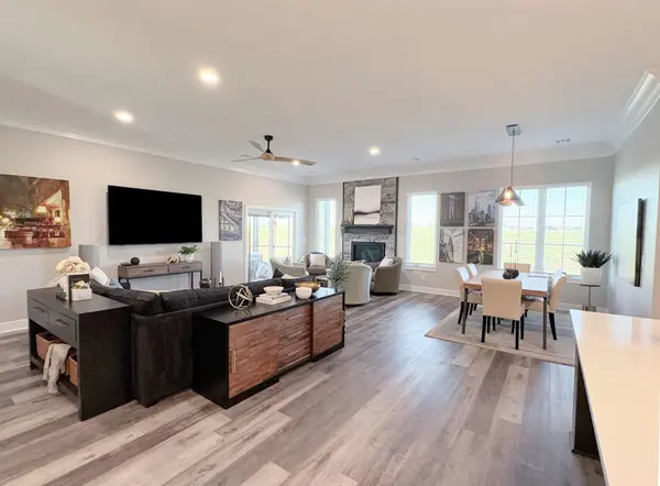1522 N Emerald Valley Dr, Mulvane, KS 67110