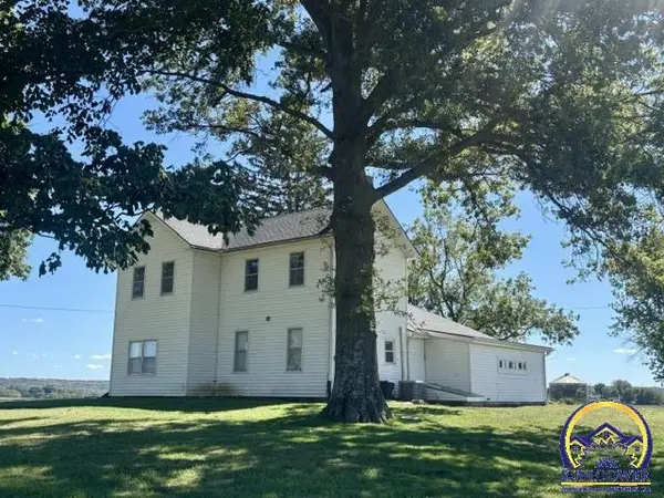 17201 Coffin Rd, Leavenworth, KS 66048