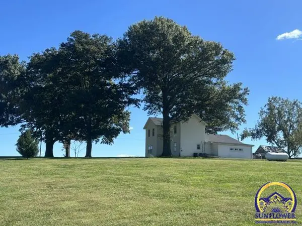 17201 Coffin Rd, Leavenworth, KS 66048