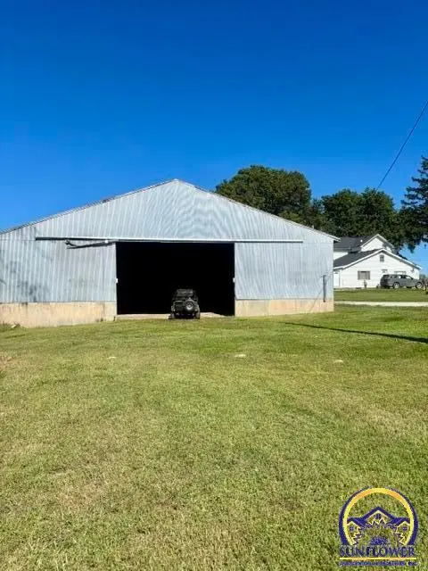 17201 Coffin Rd, Leavenworth, KS 66048