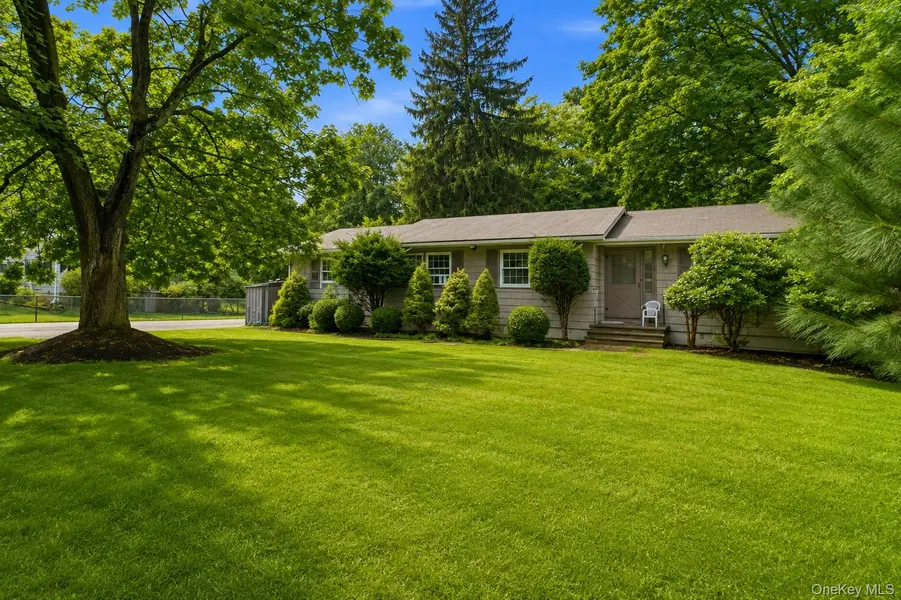 61 S Airmont RD, Suffern, NY 10901