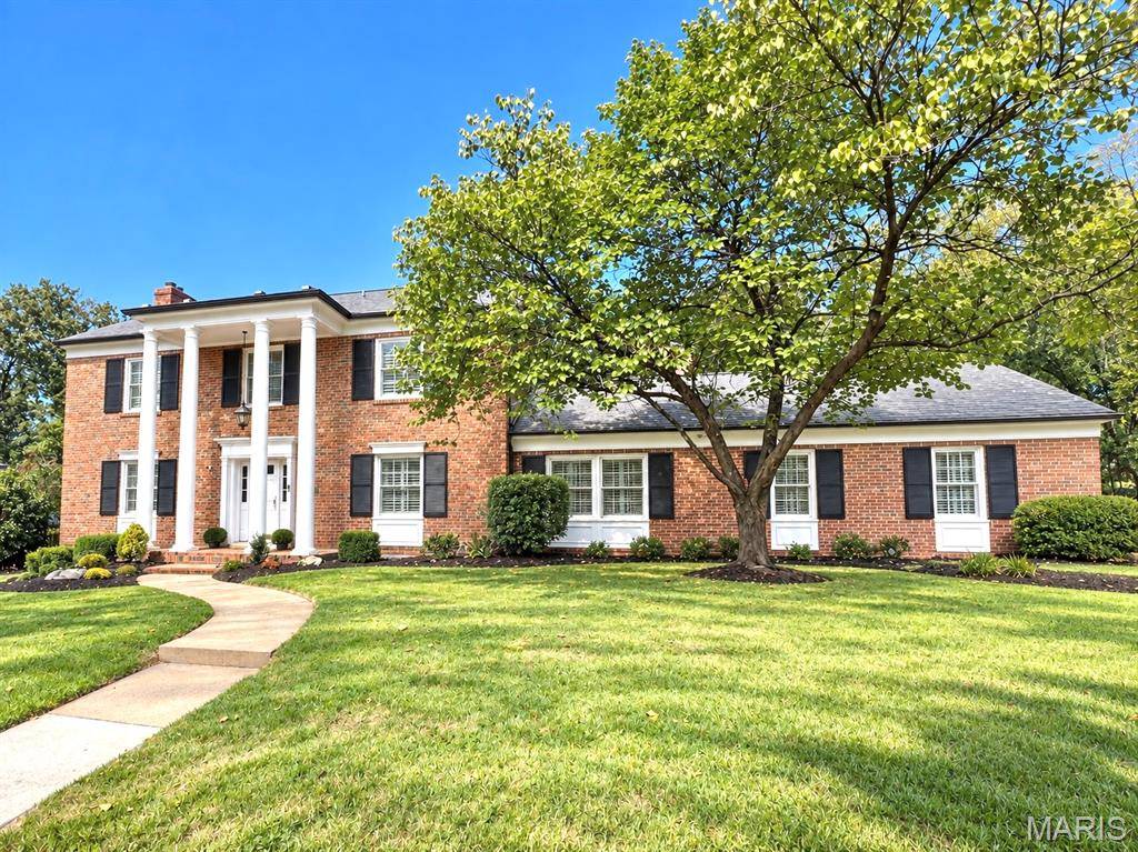 13 Deer Creek Woods, Ladue, MO 63124