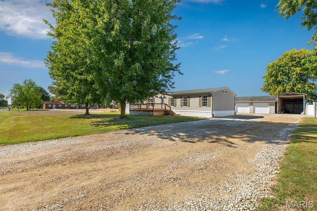 686 Bernice, Shipman, IL 62685