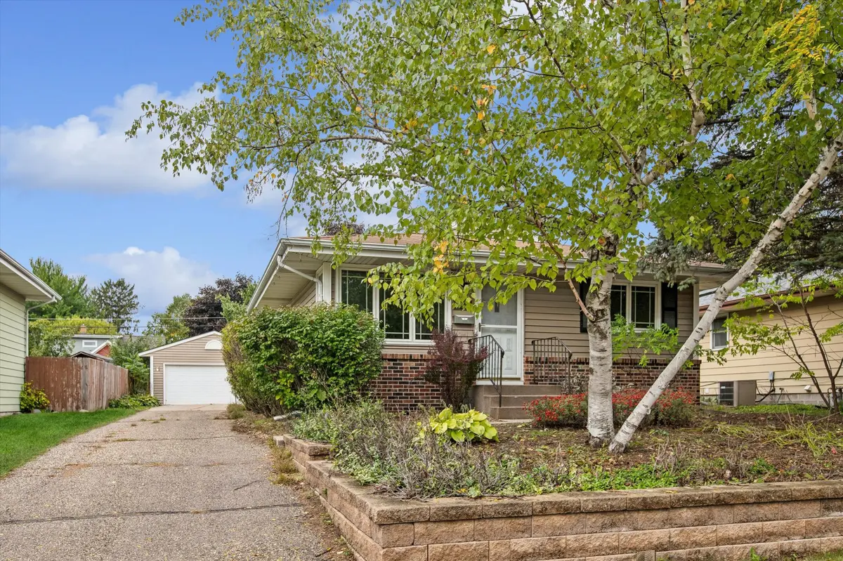 1493 Arundel ST, Saint Paul, MN 55117