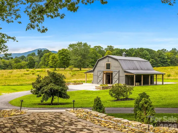 26 Cook LN, Mills River, NC 28759