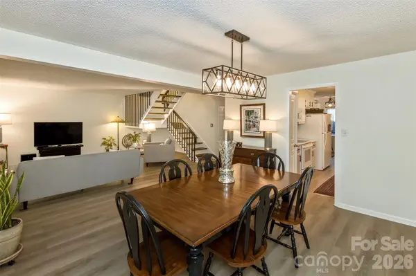 503 Crowfields LN, Asheville, NC 28803