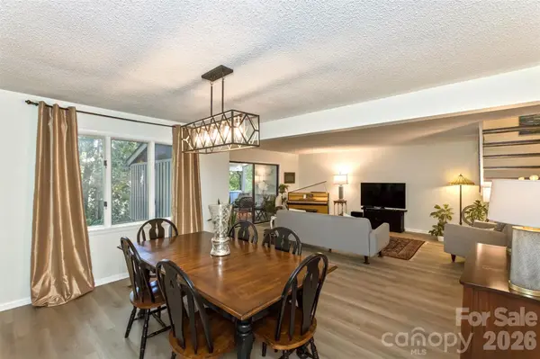 503 Crowfields LN, Asheville, NC 28803
