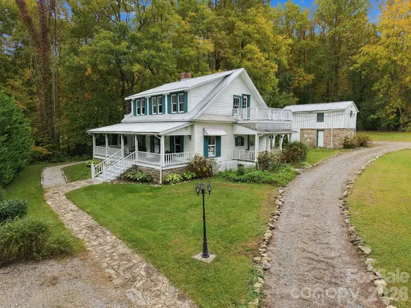 125 Timberline DR, Maggie Valley, NC 28751