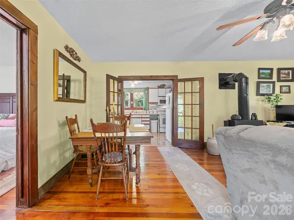 163 Cub Howell RD, Bakersville, NC 28705