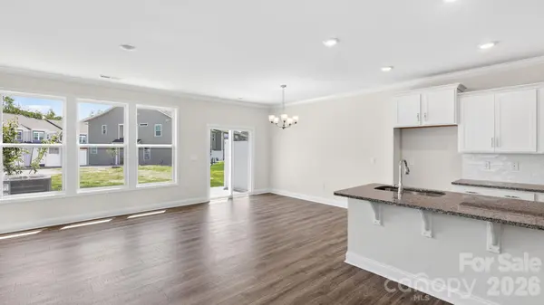 57 Creekview RD, Hendersonville, NC 28792