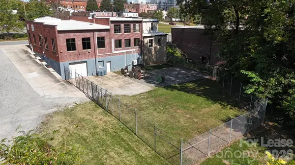 227 2nd AVE SW, Hickory, NC 28602