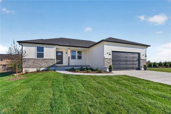 1415 Thomas DR, Louisburg, KS 66053