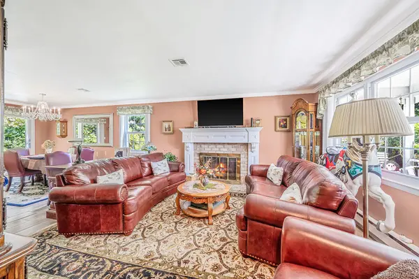 148 Laurance LN, Ridge, NY 11961
