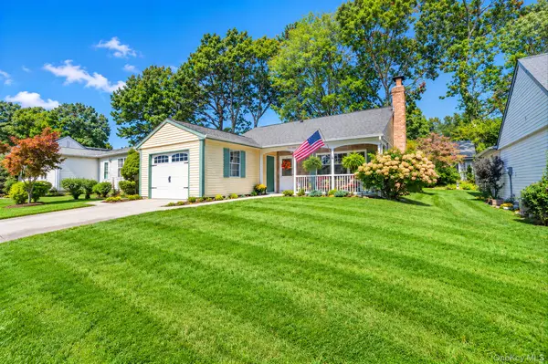 148 Laurance LN, Ridge, NY 11961