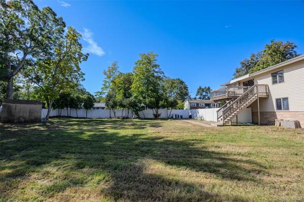 41 Powell AVE, Farmingville, NY 11738