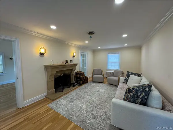 10 Wolfle ST, Glen Cove, NY 11542