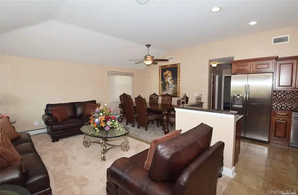 203 Chelsea AVE, West Babylon, NY 11704