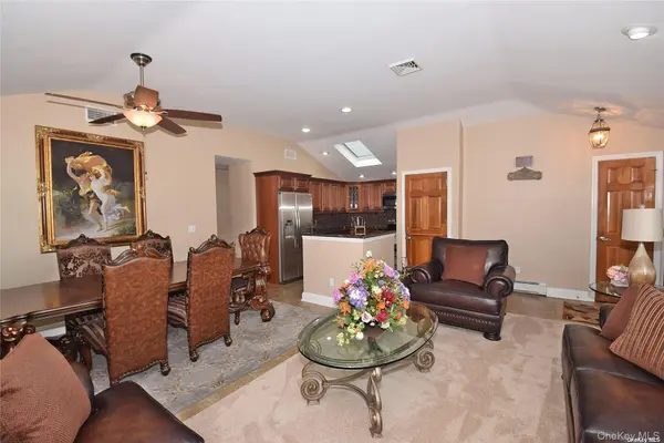 203 Chelsea AVE, West Babylon, NY 11704