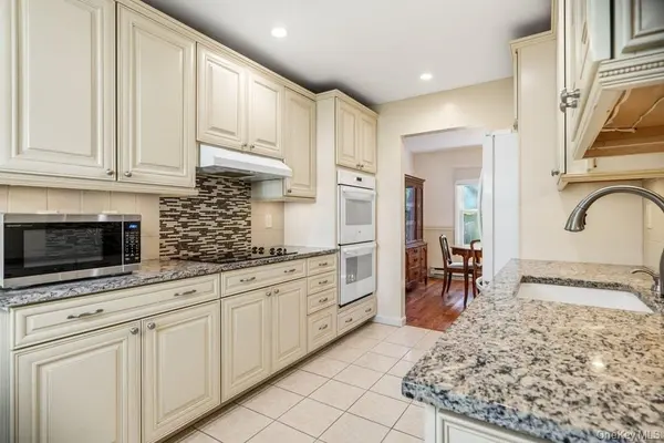 1406 Gotham CT, Saint James, NY 11780