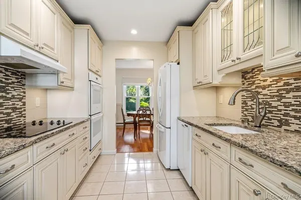 1406 Gotham CT, Saint James, NY 11780