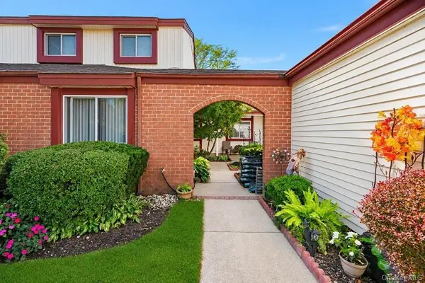 1406 Gotham CT, Saint James, NY 11780