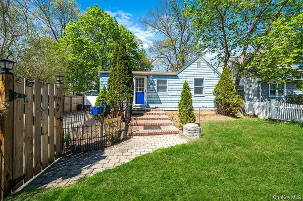 32 Dewey ST, Port Jefferson, NY 11776