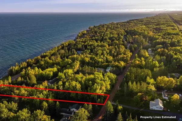 5247 North Shore Dr, Duluth, MN 55804