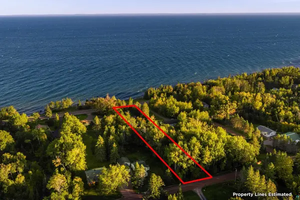 5247 North Shore Dr, Duluth, MN 55804
