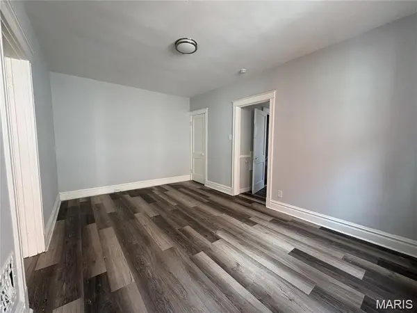 5027 S Broadway, St Louis, MO 63111