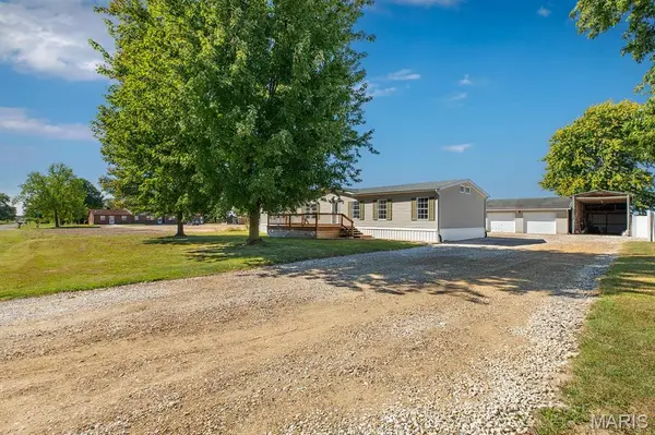 686 Bernice, Shipman, IL 62685