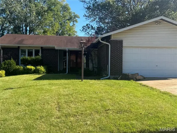 6322 Sandycreek DR, St Louis, MO 63033