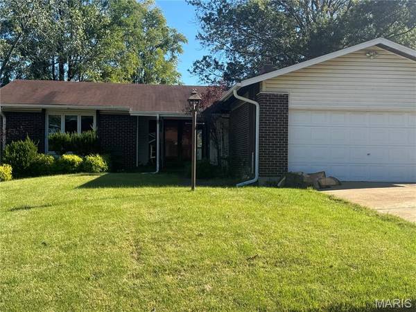 6322 Sandycreek DR, St Louis, MO 63033