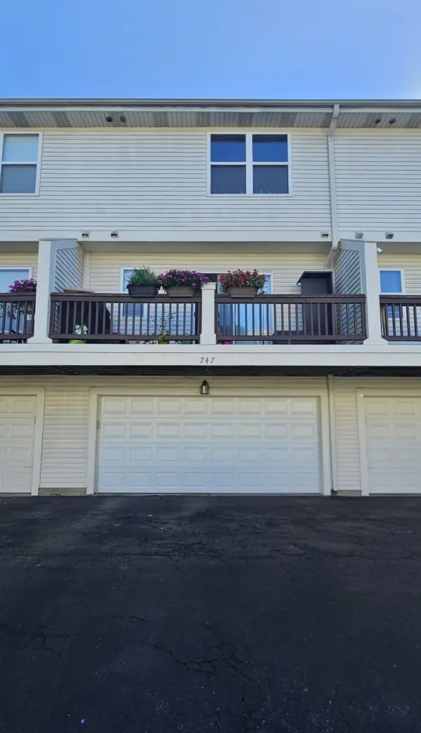 747 River Walk DR, Wheeling, IL 60090