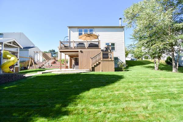 2002 Kennedy DR, Mchenry, IL 60050