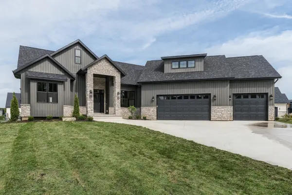 237 Mason DR, Riverdale, IA 52722