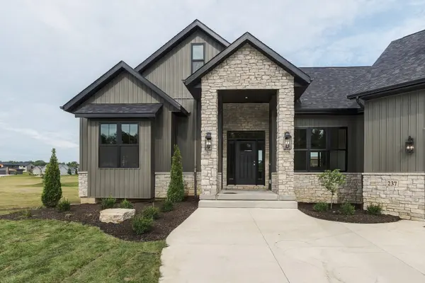 237 Mason DR, Riverdale, IA 52722