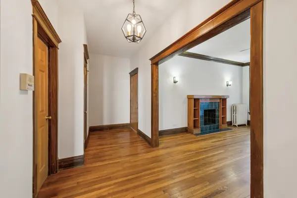 2457 W Eastwood AVE #1, Chicago, IL 60625