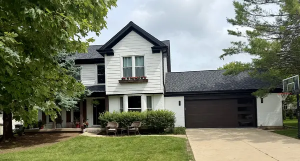 1127 Yorkshire DR N, Sycamore, IL 60178