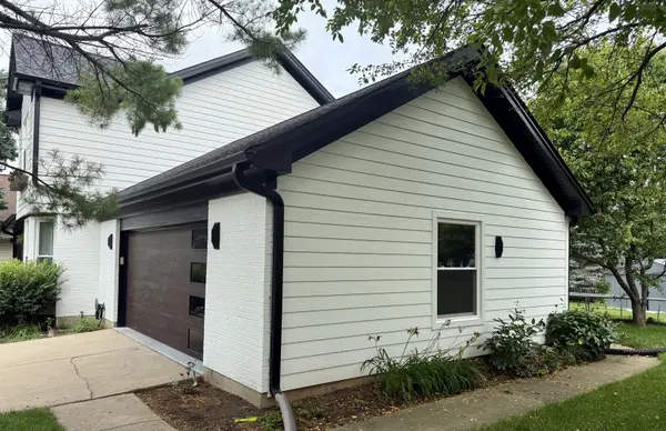 1127 Yorkshire DR N, Sycamore, IL 60178