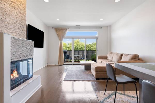 2040 W Belmont AVE #405, Chicago, IL 60618