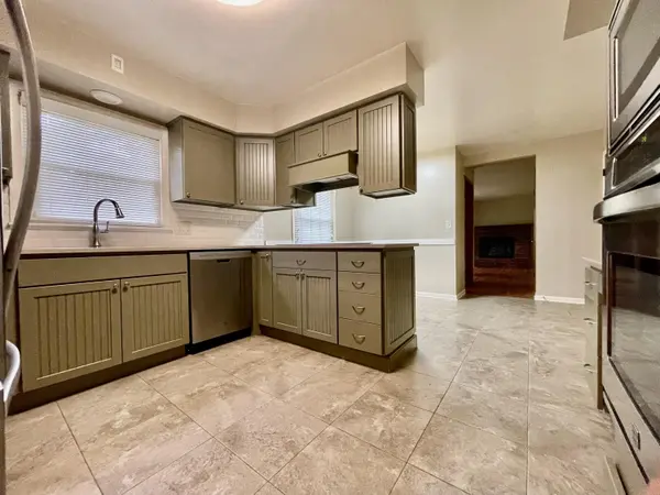2505 Dorset DR, Valparaiso, IN 46383