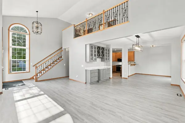 7143 Arthur DR, Woodbury, MN 55125
