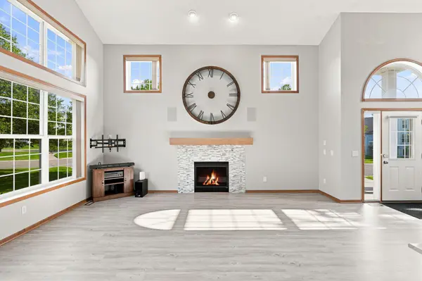 7143 Arthur DR, Woodbury, MN 55125