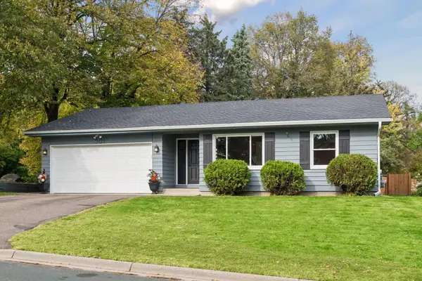 501 Laredo LN, Chanhassen, MN 55317