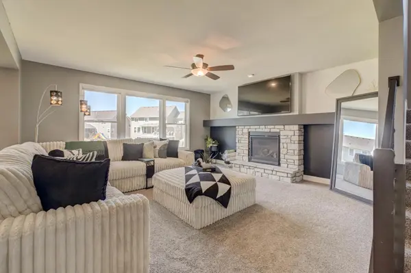 5204 Porchlight Bay, Woodbury, MN 55129