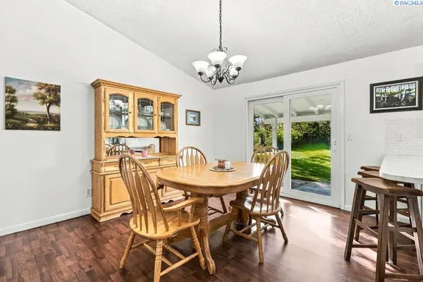 703 W 48th Ave, Kennewick, WA 99337